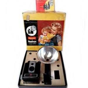 Vintage KODAK Brownie CAMERA Hawkeye Flash Outfit